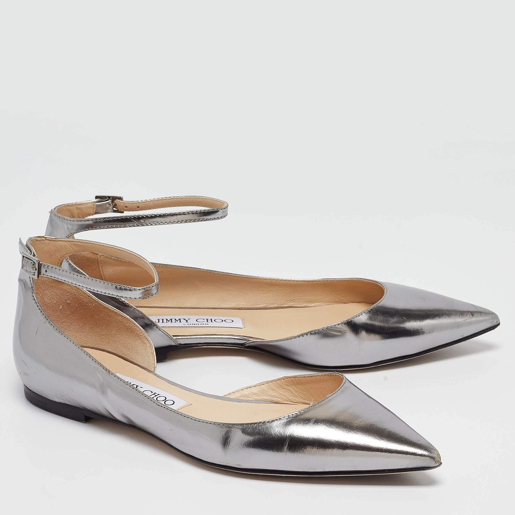 Jimmy Choo - Chaussures à lanières Lucy en cuir gris métallisé, taille 37 Bon état - En vente à Dubai, Al Qouz 2