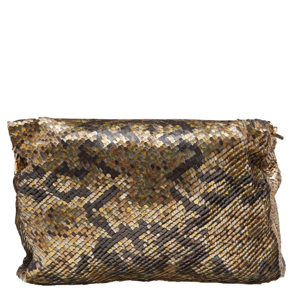 Jimmy Choo brings to you this sparkling shoulder bag that is perfect for making a style statement like no other. Exquisitely adorned with multi-colored sequins that illuminate your entire look, this chain strap bag is a chic accessory to add to your