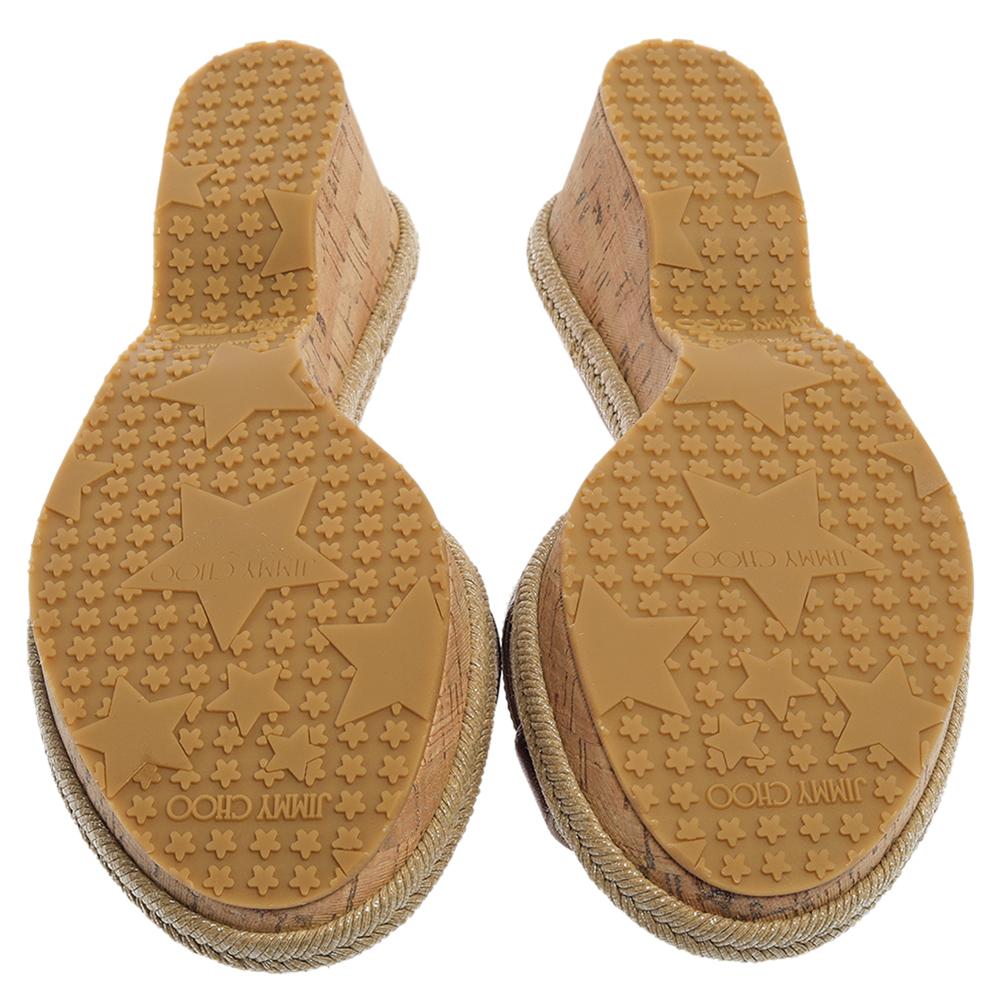 Jimmy Choo Metallic Olivgrün Leder Prima Kork Keil Slide Sandalen Größe 38 im Zustand „Neu“ in Dubai, Al Qouz 2