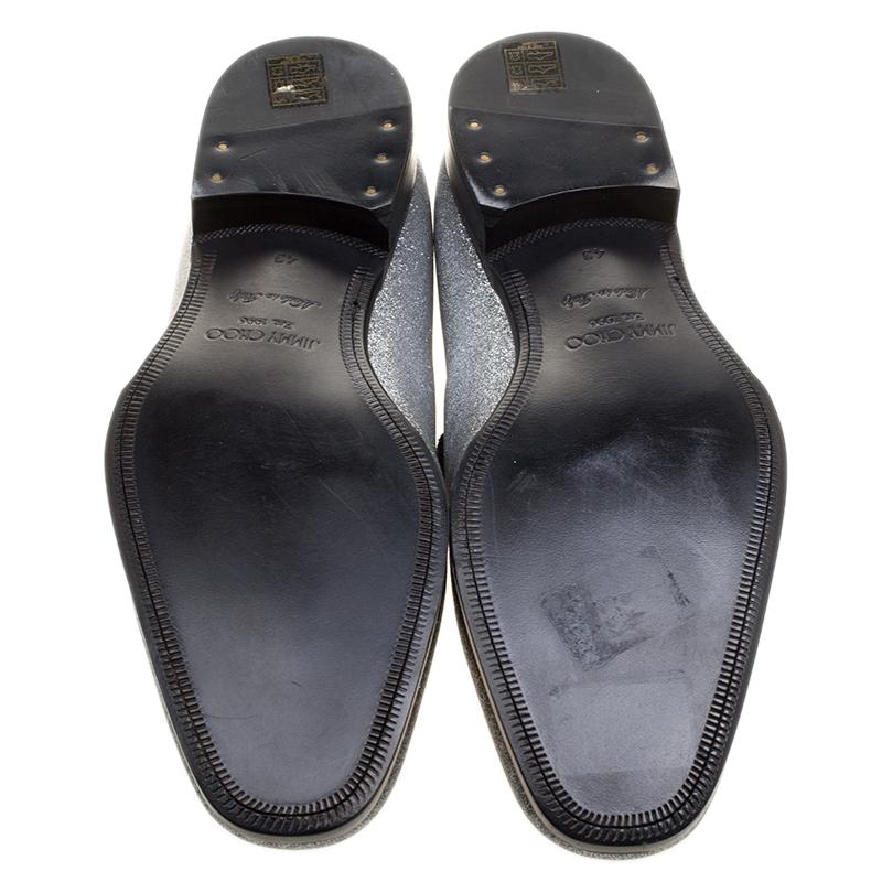 Jimmy Choo Metallic Silver Glitter Foxley Tassel Loafers Size 43 im Zustand „Neu“ in Dubai, Al Qouz 2