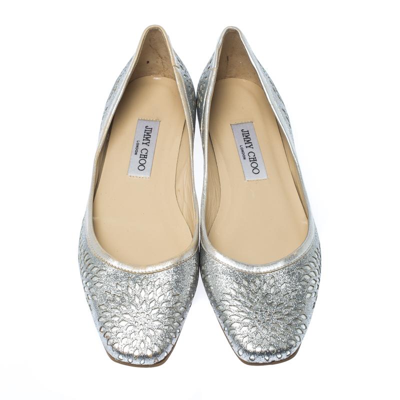Jimmy Choo Metallic Silver Glitter Lazer Cut Leather Ballet Flats Size 39.5 In Good Condition In Dubai, Al Qouz 2