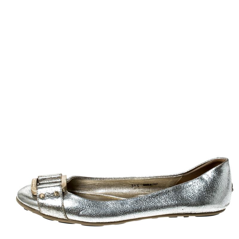 Look amazing every time you wear these gorgeous ballet flats by Jimmy Choo. These round-toes are crafted from metallic silver leather and are accented with engraved metal details on the vamps. The insoles are leather-lined and feature the brand