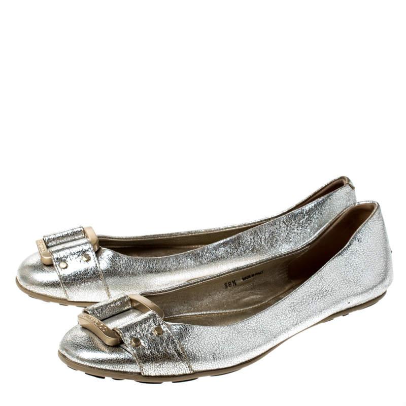 Jimmy Choo Ballerine in pelle argento metallizzato misura 38,5 In condizioni buone in vendita a Dubai, Al Qouz 2