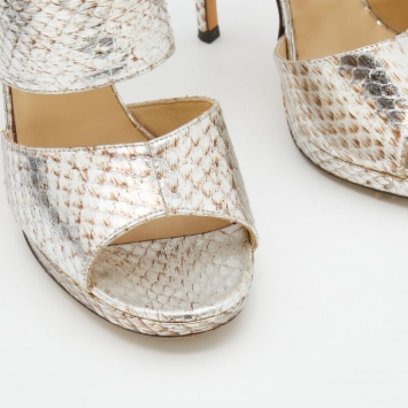 De las mujeres Jimmy Choo Bombas plateadas de piel de pitón con puntera abierta talla 37.5 en venta
