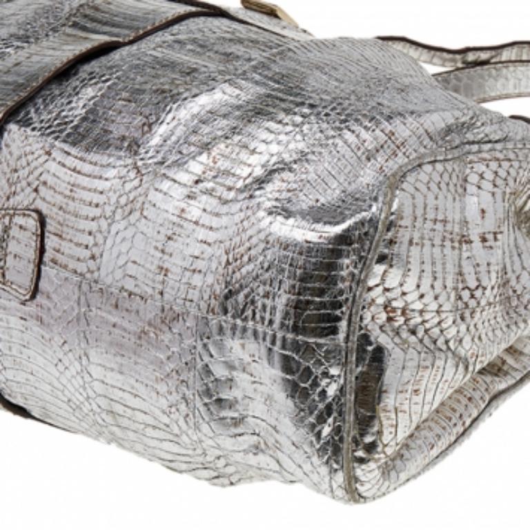 Jimmy Choo Tote Riki in argento metallizzato e serpente d'acqua In condizioni discrete a Dubai, Al Qouz 2