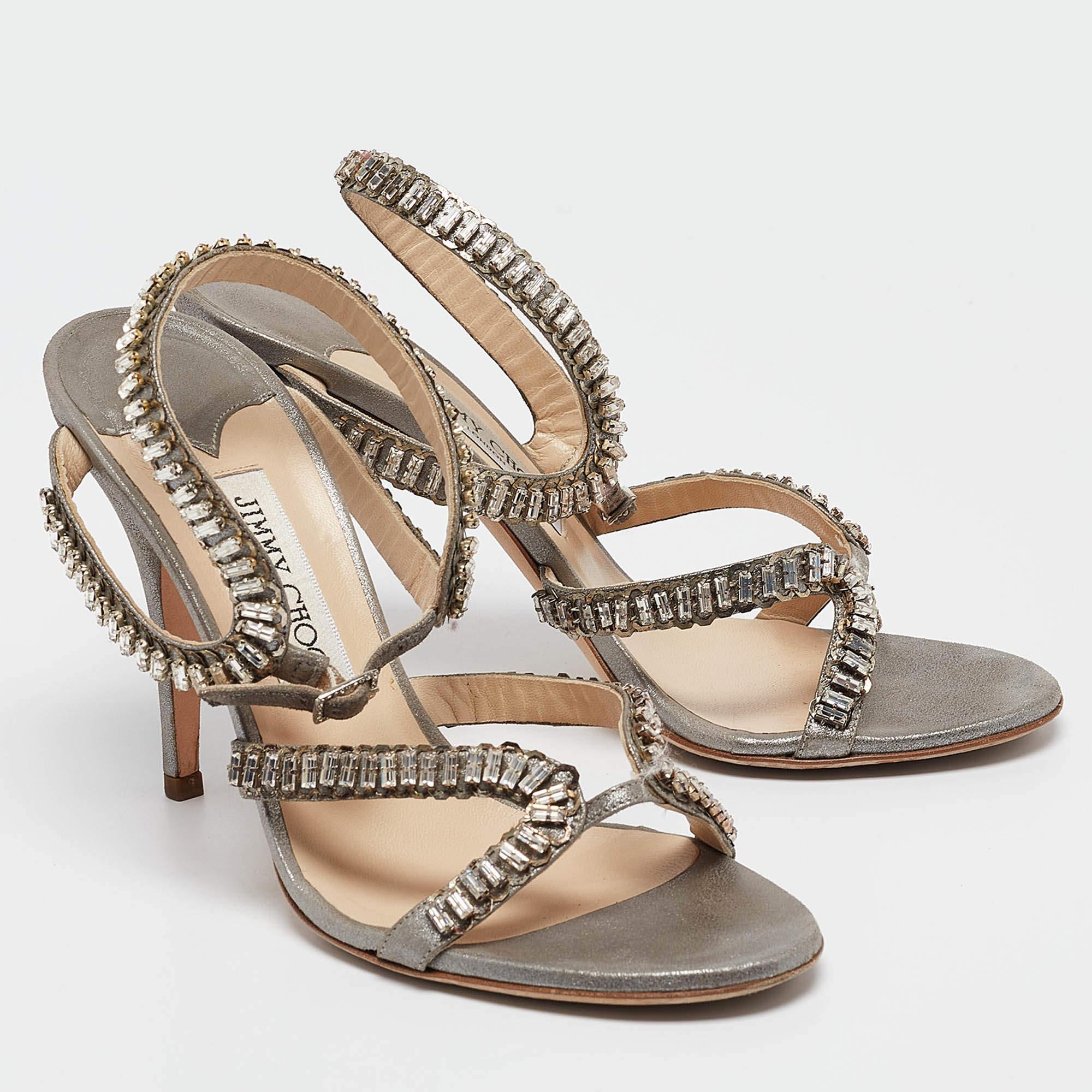 Jimmy Choo - Sandales ange en daim texturé métallisé ornées de cristaux, taille 39 État moyen - En vente à Dubai, Al Qouz 2