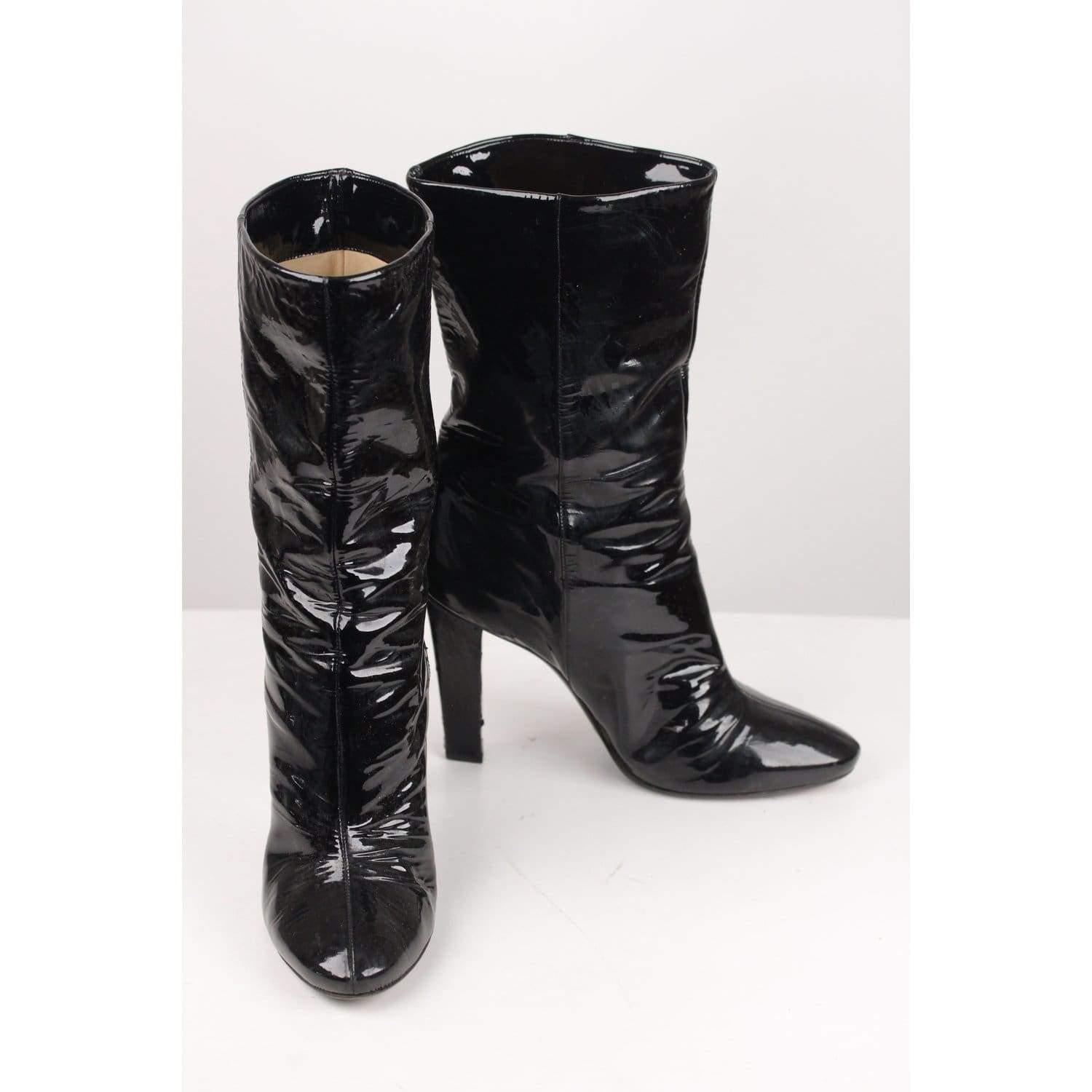 MATERIAL: Patent Leather COLOR: Black MODEL: Mid-Calf Boot GENDER: Women SIZE: 38.5 COUNTRY OF MANUFACTURE: Italy Condition CONDITION DETAILS: B :GOOD CONDITION - Some light wear of use - Some wear of use - Internal Ref: - 27568341-ER - Shipping