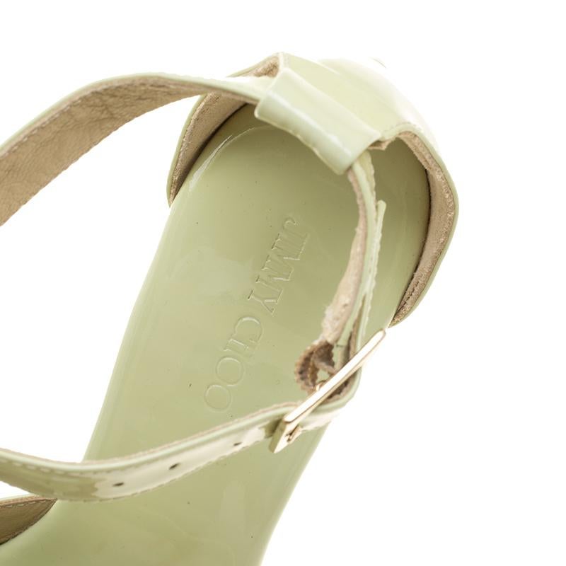 Jimmy Choo Mint Green Patent Leather Pela Cork Wedge T Strap Sandals Size 37.5 In Good Condition In Dubai, Al Qouz 2