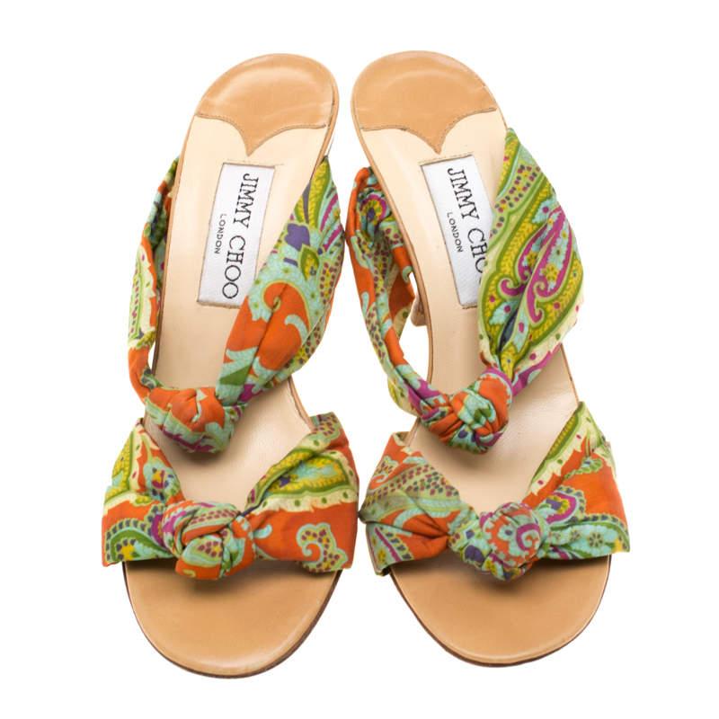 These printed fabric sandals look trendy and chic. These smart sandals have a leather sole that lends ultimate comfort. These sandals by Jimmy Choo are perfect to be paired with any outfit of your choice. Keep it light and casual with this pair of