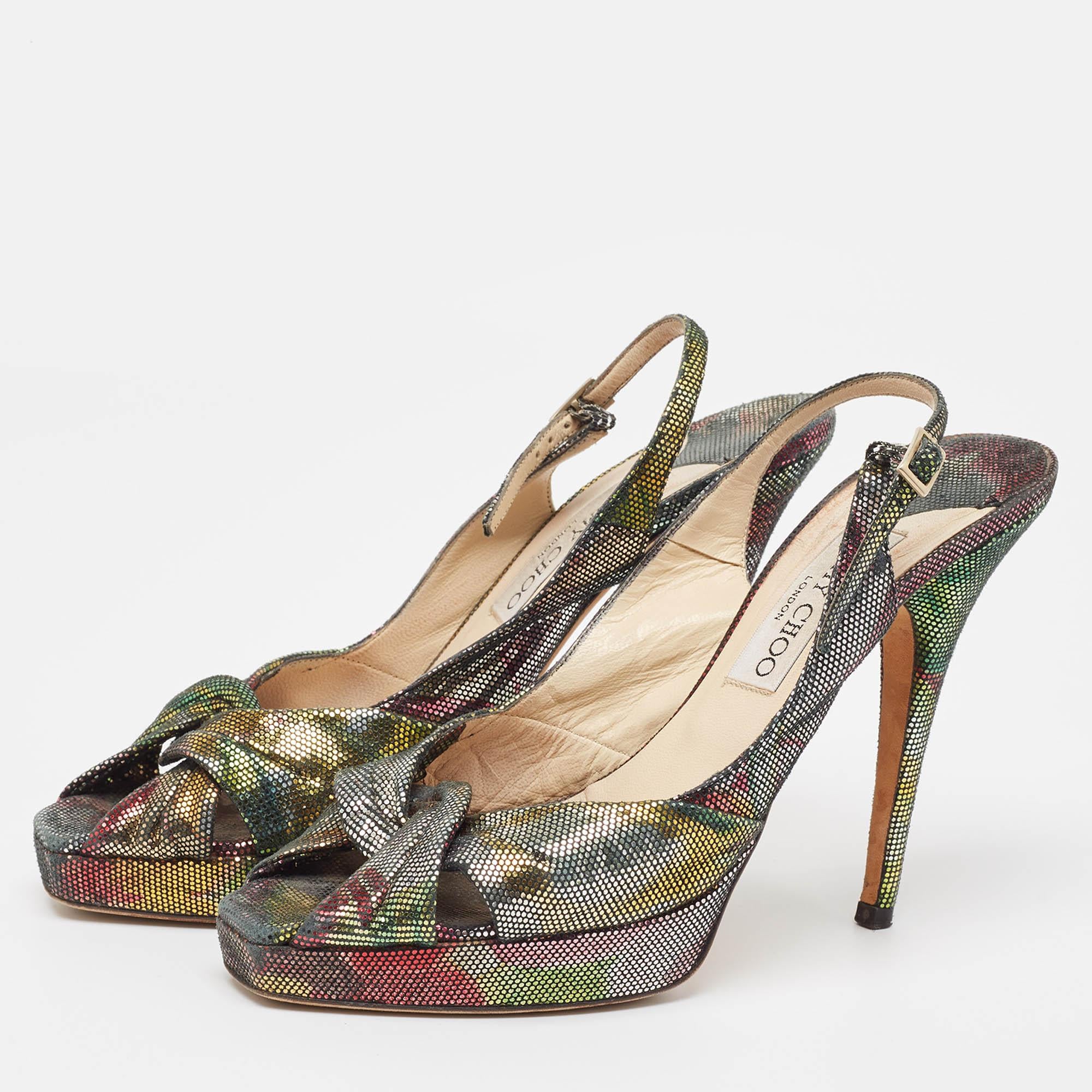 Faites preuve de chic avec ces escarpins de créateur. Elles présentent des talons robustes et des semelles durables, parfaits pour vos sorties à la mode !