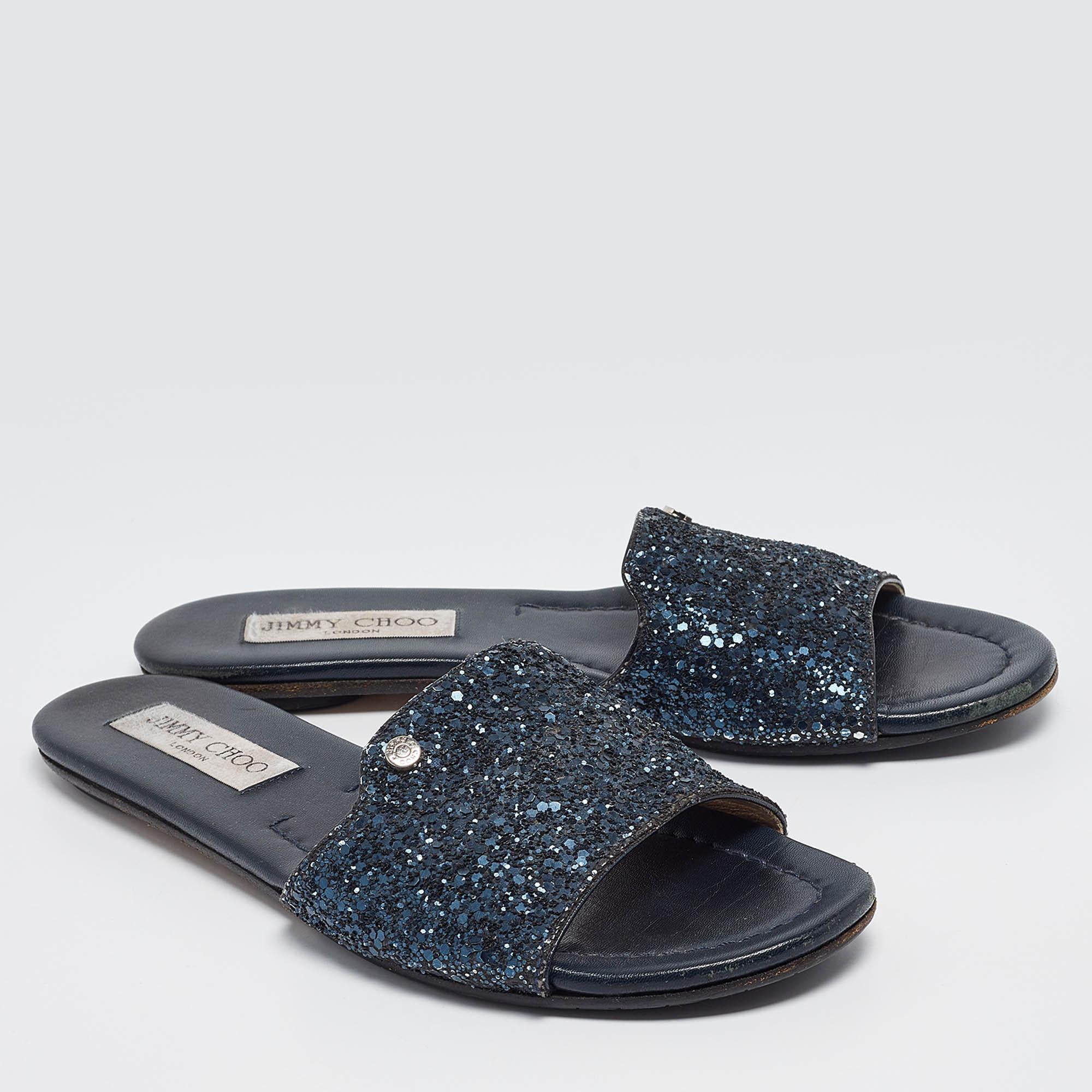 Jimmy Choo Scivoli piatti Nanda glitterati blu navy misura 37 In condizioni discrete in vendita a Dubai, Al Qouz 2