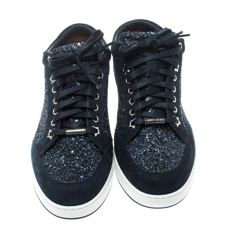These navy blue Miami sneakers from Jimmy Choo are perfect to be worn for a fun outing with friends. They are crafted from suede and glitter and feature round toes, classic lace-ups on the vamps with silver-tone brand logo detailing, comfortable