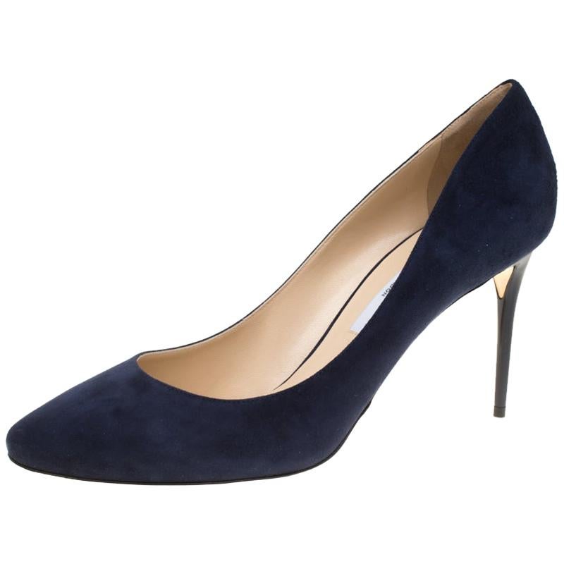 navy blue round toe pumps