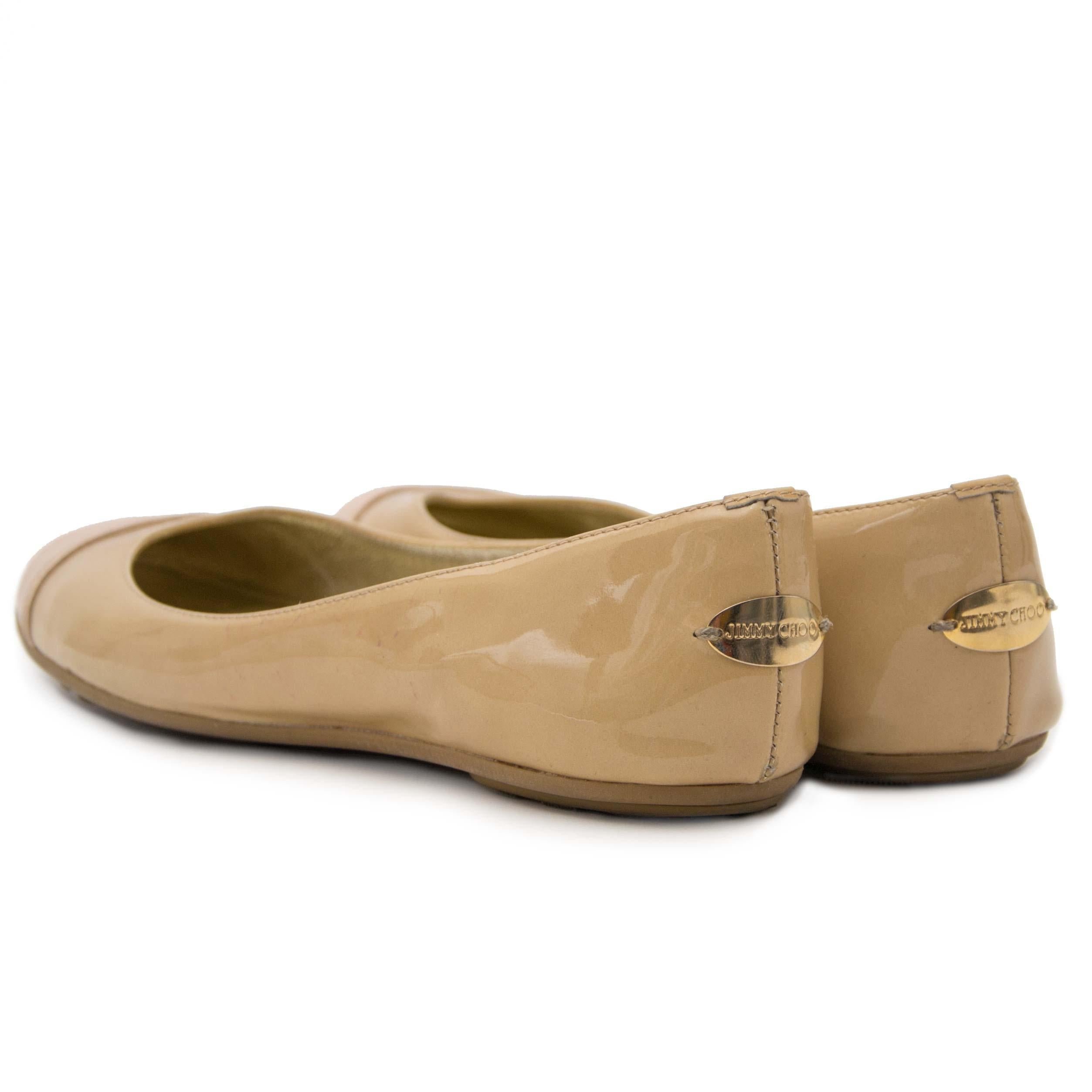 Good preloved condition!

Jimmy Choo Nude Beige Cap Toe Ballerina Flats - Size 35

The beige-toned flats by Jimmy Choo are the perfect shoes for Spring or Summer!
This cute ballerina flats are made of patent leather and features a round toe. 
The