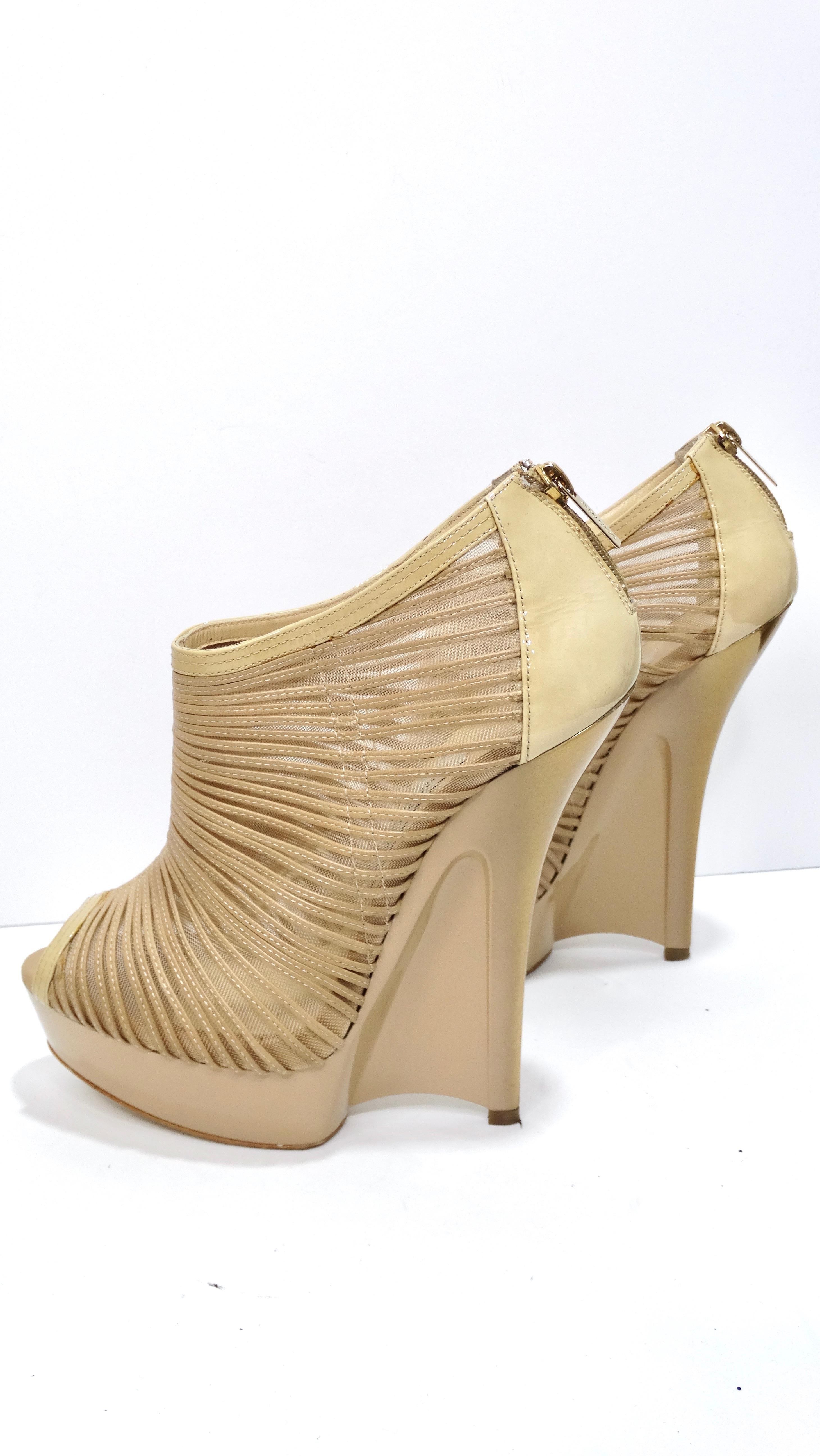 Jimmy Choo Nude Ellie Patent Leather Booties In Good Condition For Sale In Scottsdale, AZ