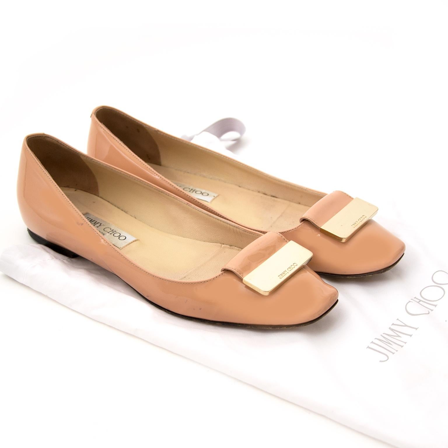 Very Good Preloved Condition

Jimmy Choo Nude Patent Ballet Flats

Ballet flats are a classic and comfortabe way to leave the house. This pair by Jimmy Choo is made of nude patent leather and will add the 
On the tip, there is a beautiful gold logod