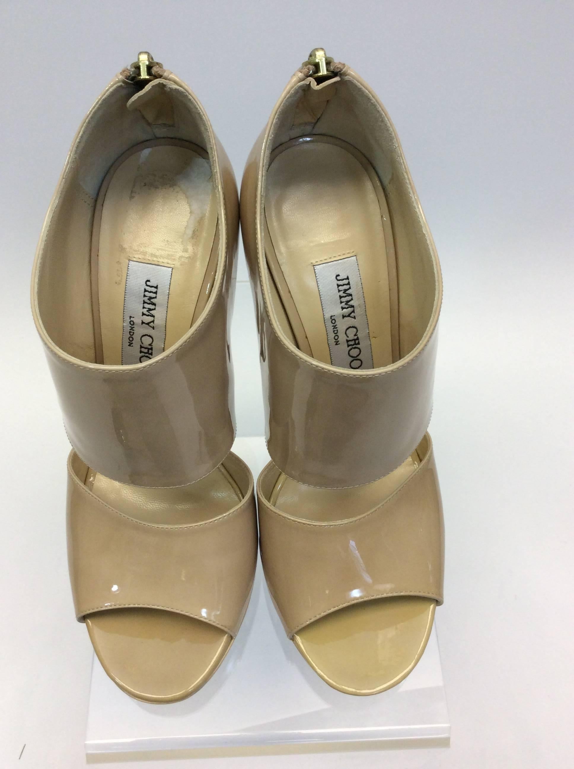 Jimmy Choo  Nude Patent Leather Heels In Excellent Condition For Sale In Narberth, PA