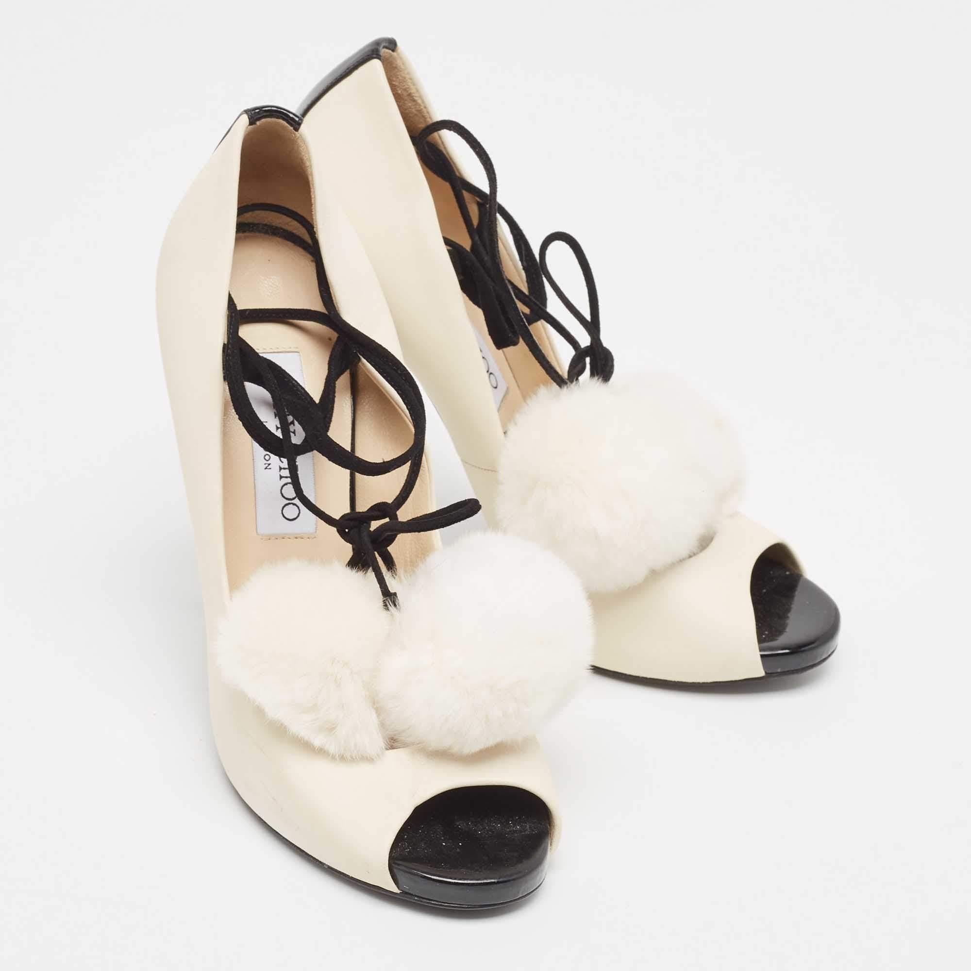 Jimmy Choo Off White Pelle Pom Pom Ankle Tie Peep Toe Pumps Taglia 37.5 In condizioni buone in vendita a Dubai, Al Qouz 2