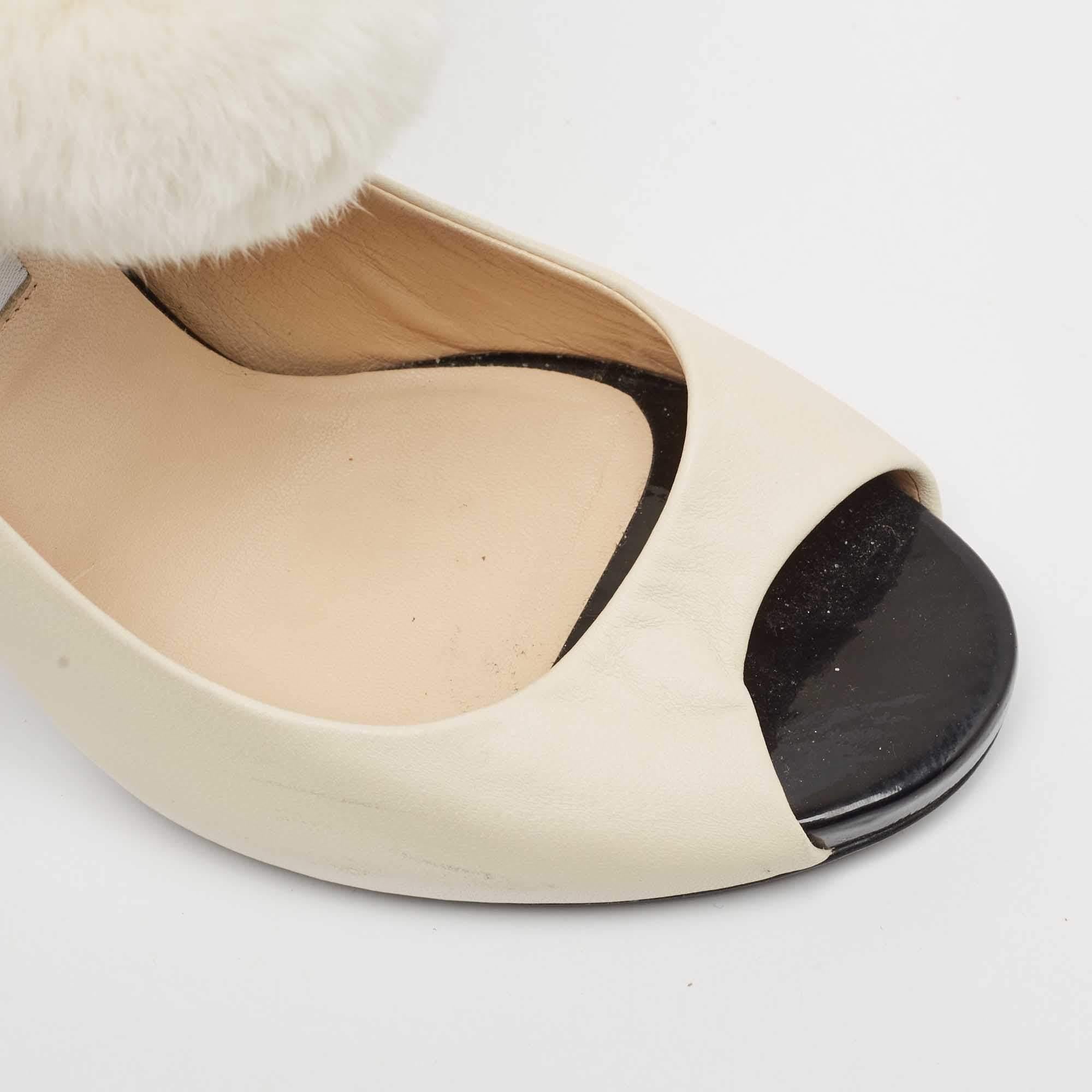 Jimmy Choo Off White Pelle Pom Pom Ankle Tie Peep Toe Pumps Taglia 37.5 in vendita 3