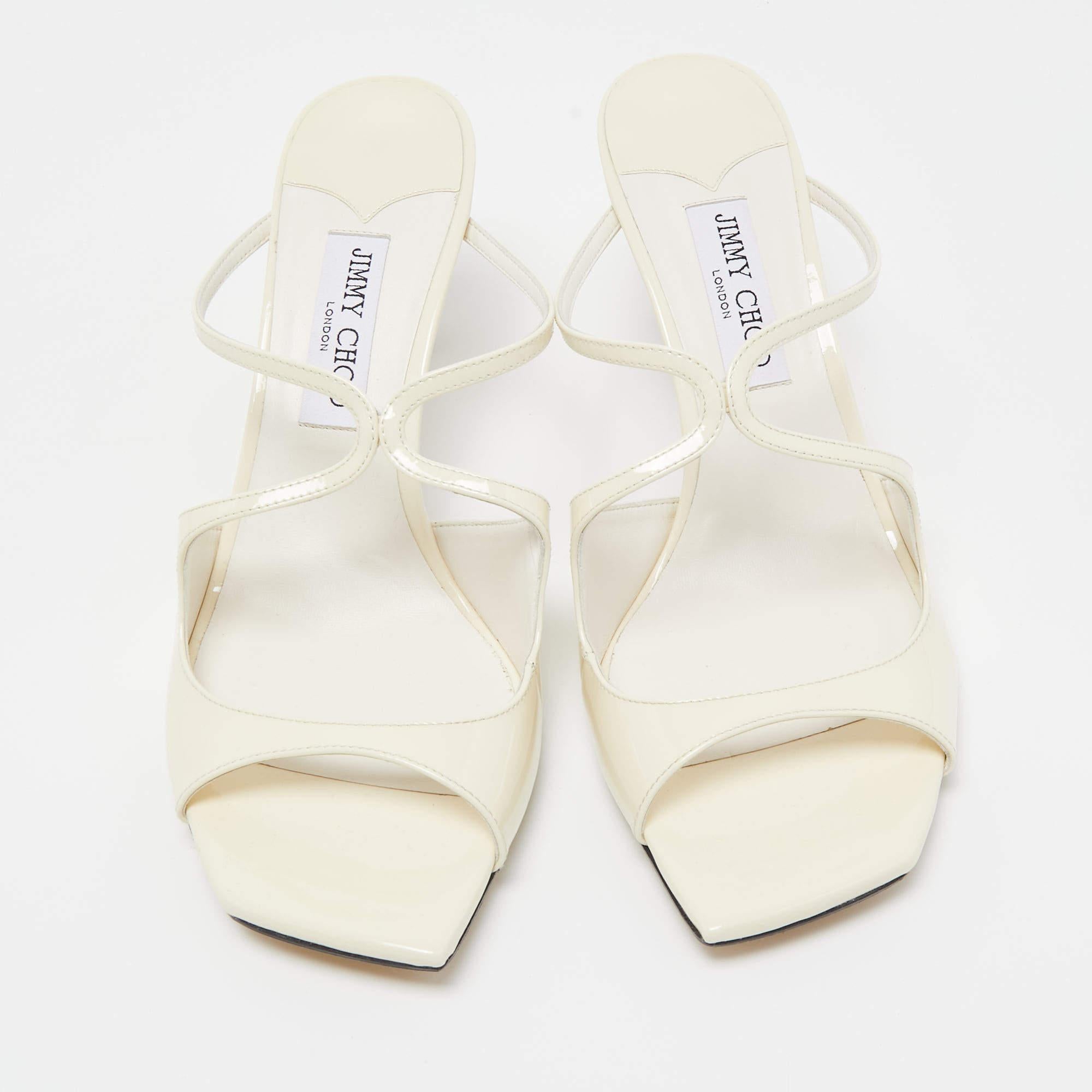The fashion house’s tradition of excellence, coupled with modern design sensibilities, works to make these sandals a fabulous choice. They'll help you deliver a chic look with ease.

