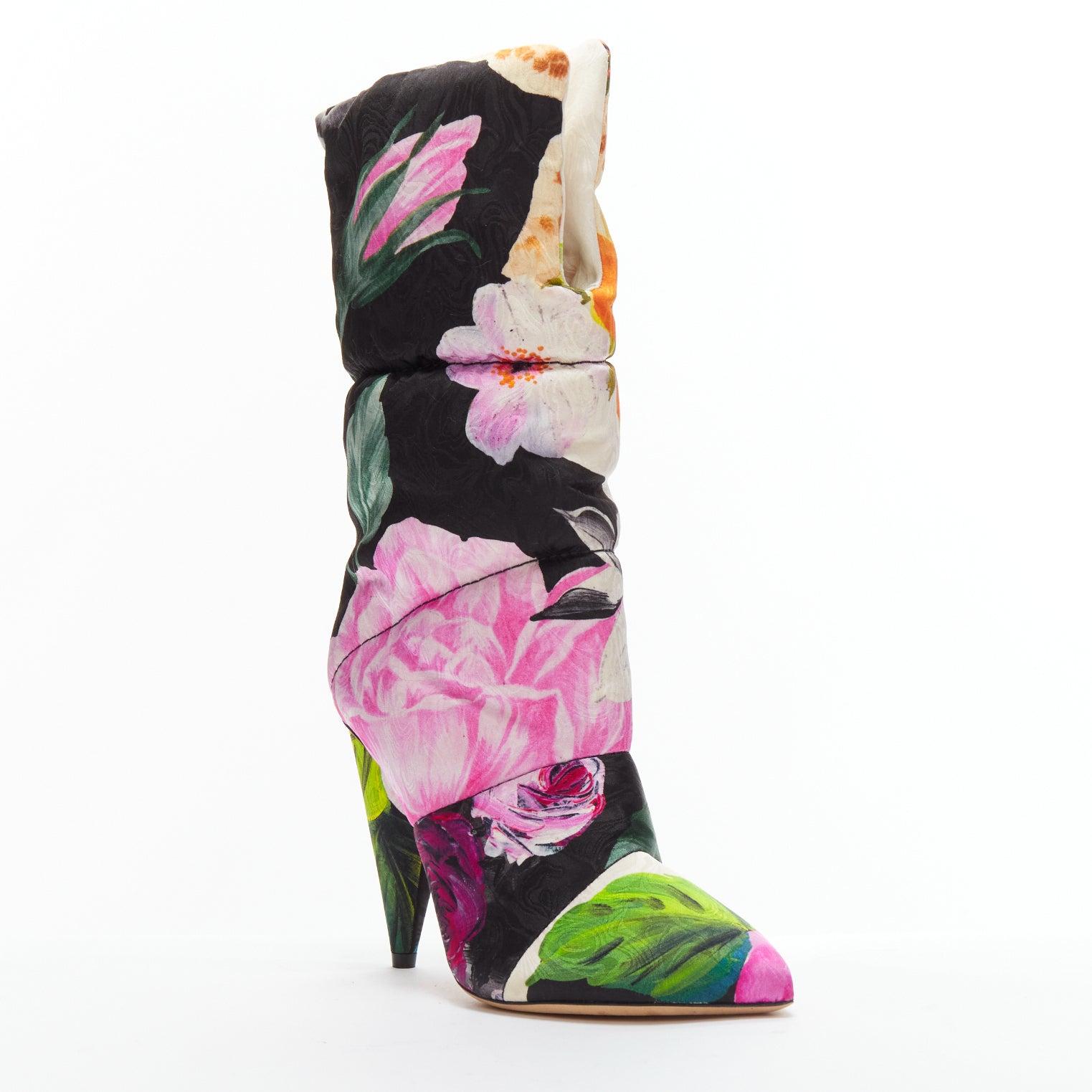 JIMMY CHOO Off-White Sara 100 floral brocade padded boots EU38.5
Reference: BSHW/A00179
Brand: Jimmy Choo
Model: Sara 100
Collection: Off-White - Runway
Material: Fabric
Color: Multicolour
Pattern: Floral
Closure: Slip On
Lining: Black Leather
Extra