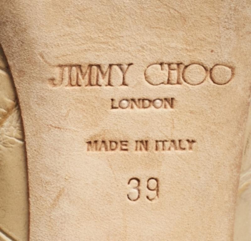 Jimmy Choo Olivgrün Krokodilgeprägte Leder Peep Toe Pumps Größe 39 im Zustand „Gut“ im Angebot in Dubai, Al Qouz 2
