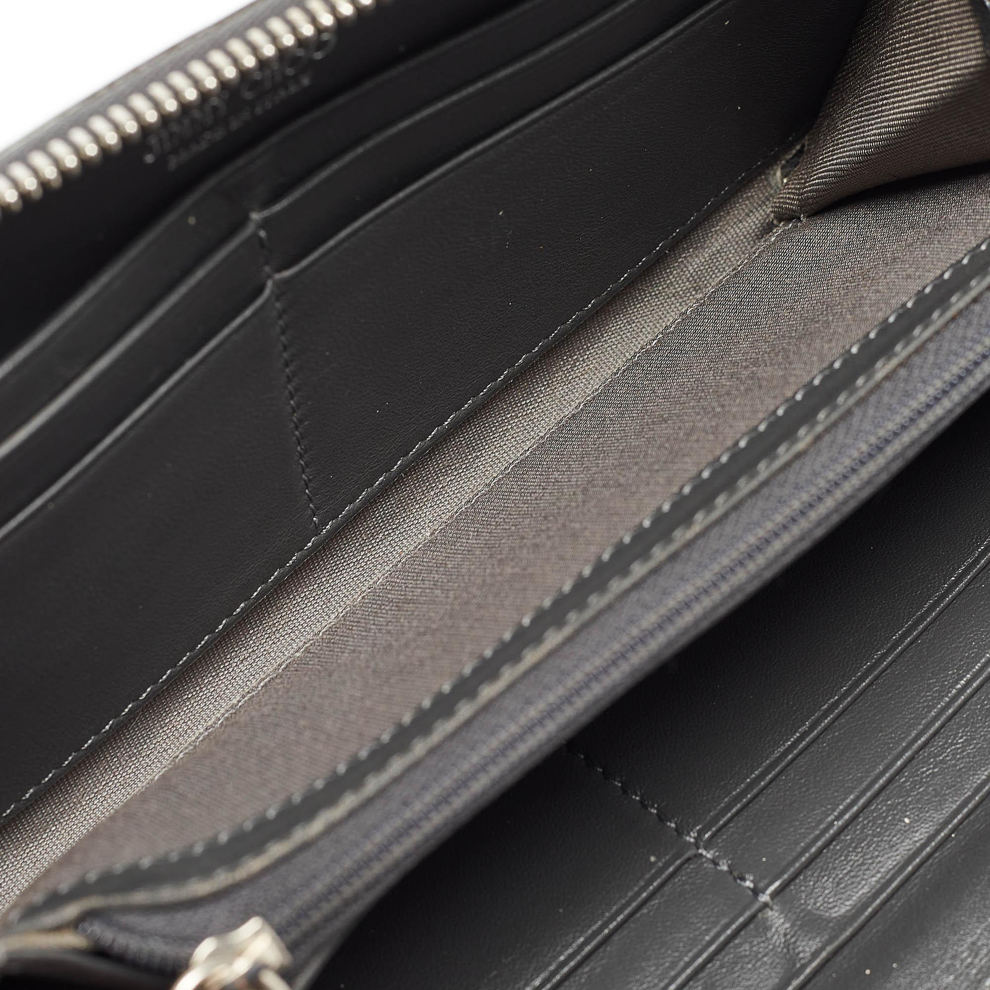 This designer wallet is an immaculate balance of sophistication and rational utility. It has been designed using prime quality materials and elevated by a sleek finish. The creation is equipped with ample space for your monetary essentials.