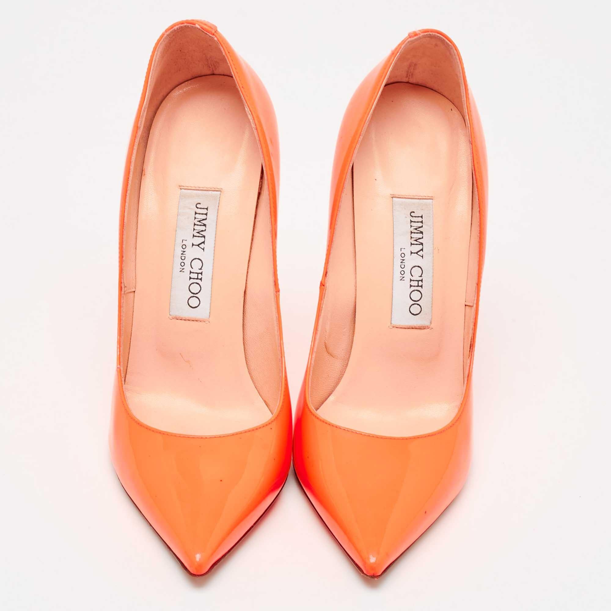 Orange Jimmy Choo escarpins à bout pointu en cuir verni orange, taille 37 en vente