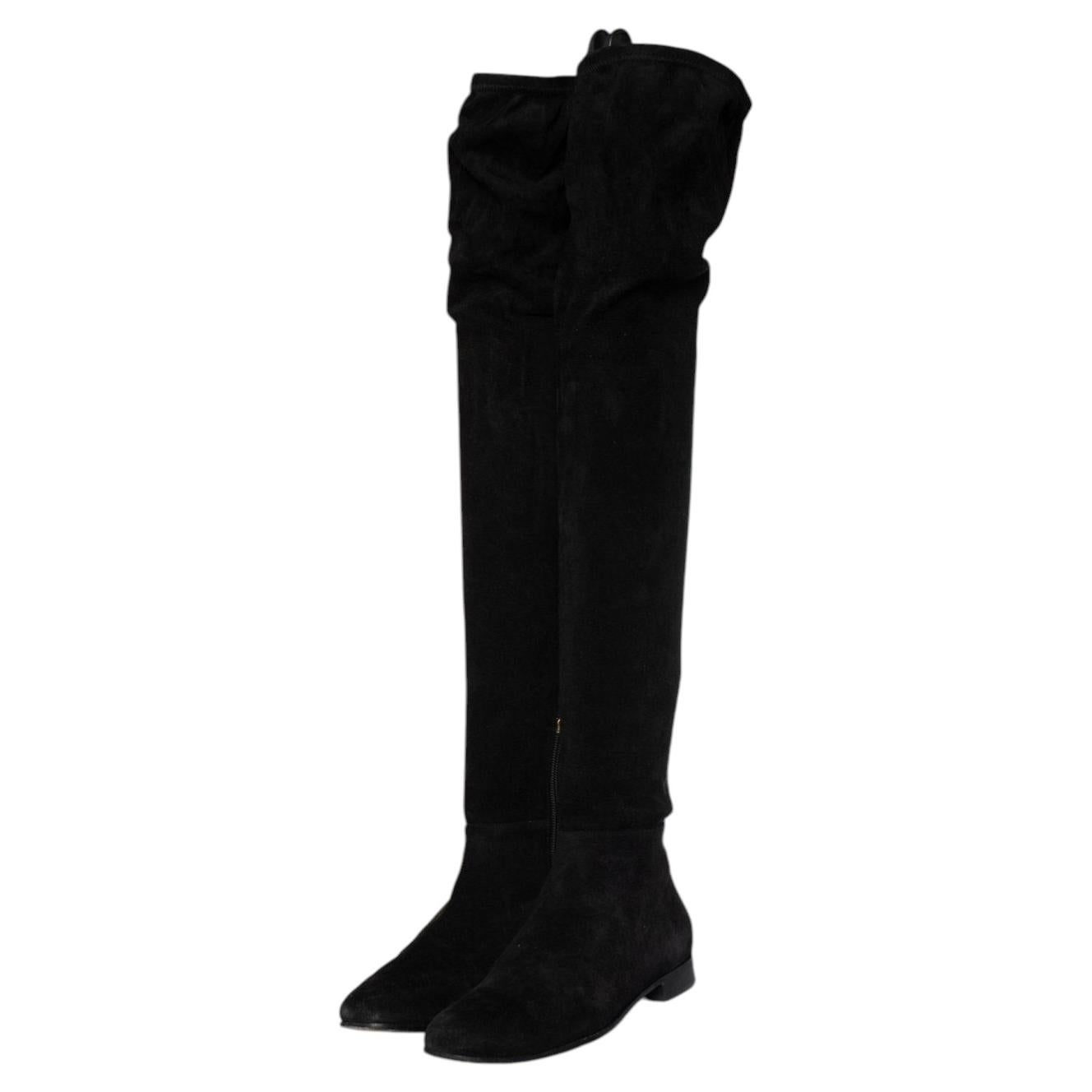 Jimmy Choo, bottes plates de Milan au-dessus du genou en noir en vente