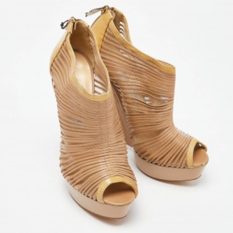 Jimmy Choo Patent Leather & Mesh Wedge Peep Toe Platform Ankle Booties Size 38.5 In Excellent Condition For Sale In Dubai, Al Qouz 2
