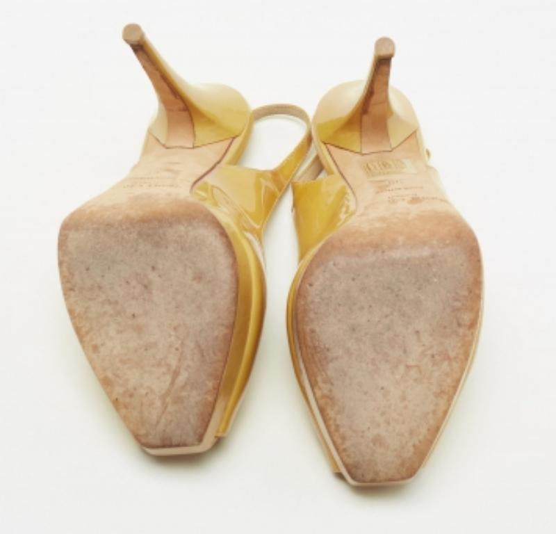 Jimmy Choo Sandalias de charol Nova Peep-Toe Plataforma Slingback Talla 38 en Bueno estado para la venta en Dubai, Al Qouz 2