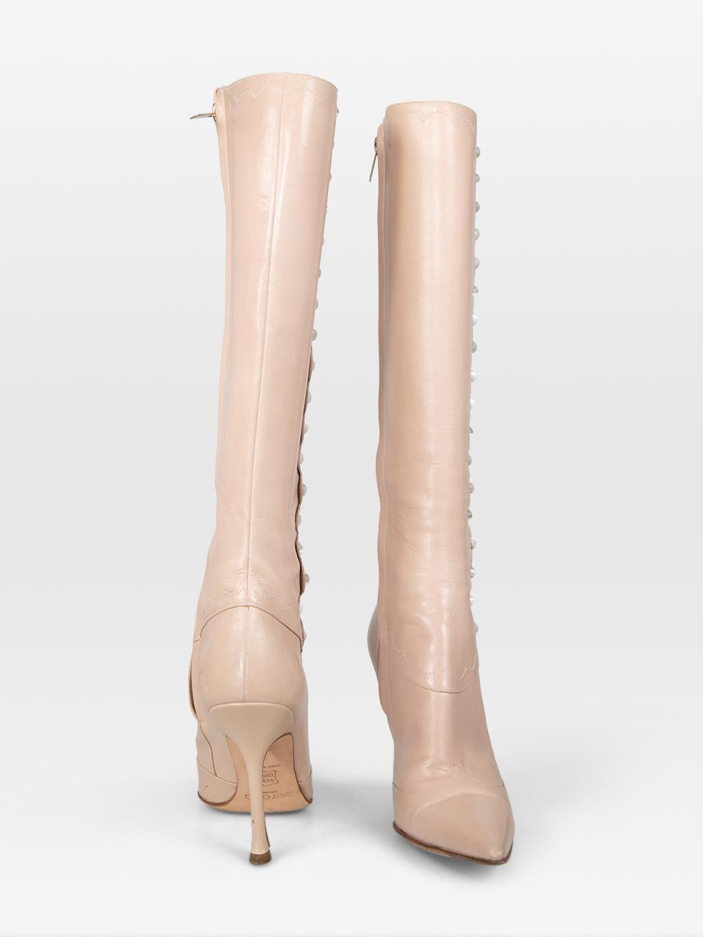 Jimmy Choo Botas altas a la rodilla de piel rosa con detalle de abalorios Talla IT 37 Beige