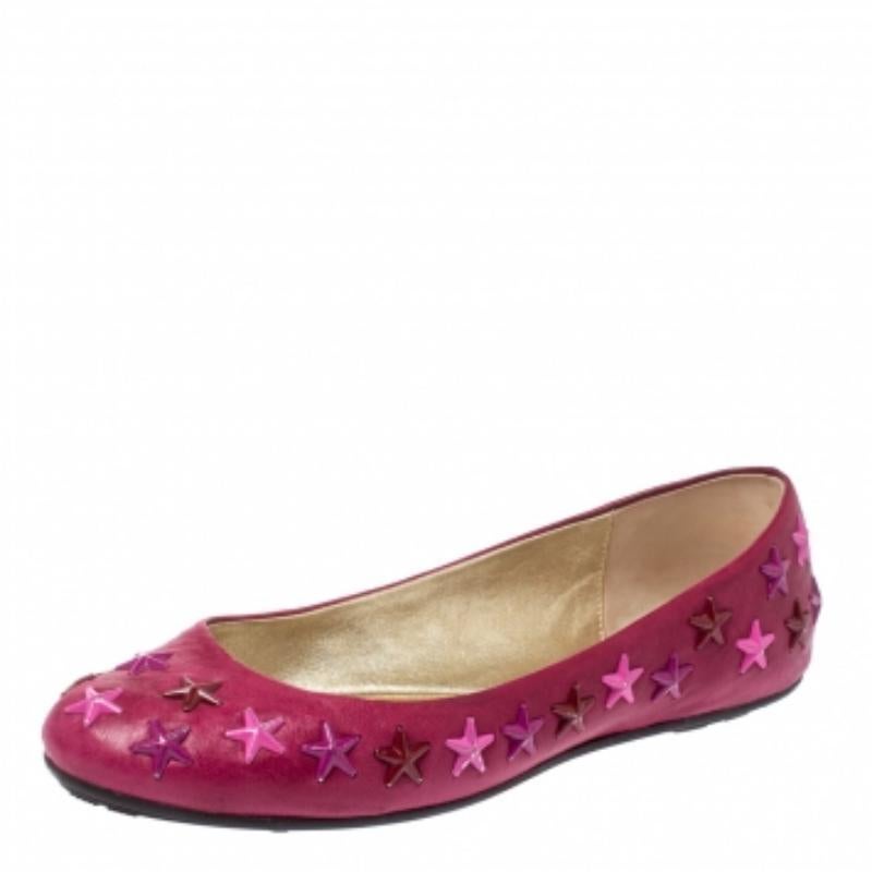 These pink Western Star ballerinas are simple yet so chic! They feature star-shaped motifs on the exterior and the rounded toes retain femininity. The design is complemented by a gold-tone logo plaque at the back, bringing Parisian allure to both