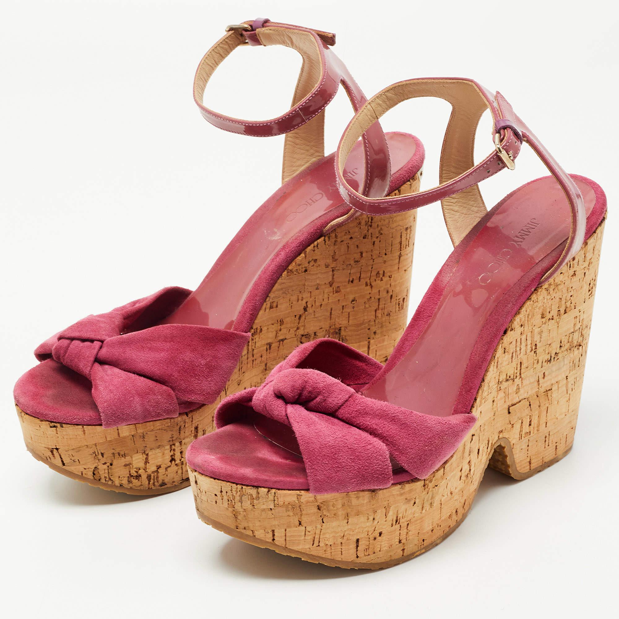 Ces sandales encadreront vos pieds d'une manière fraîche. Fabriqué à partir de matériaux de qualité  ils affichent un design élégant et des semelles intérieures confortables.