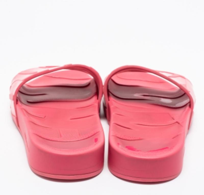Women's Jimmy Choo Pink Rubber Flat Slides Size 38 For Sale