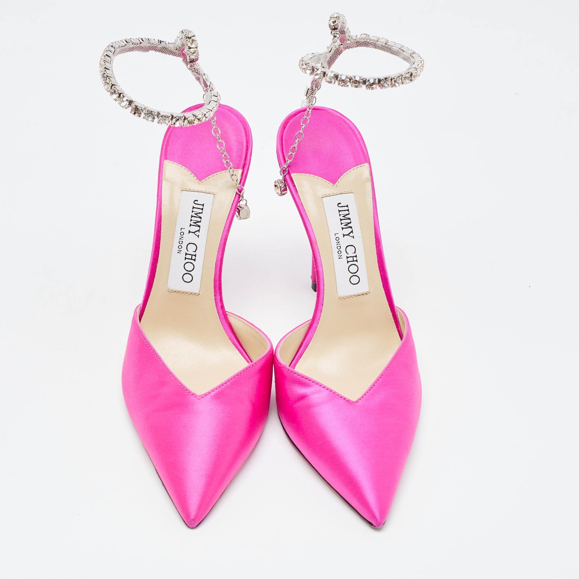 Complement your well-put-together outfit with these authentic Jimmy Choo pink shoes. Timeless and classy, they have an amazing construction for enduring quality and comfortable fit.

