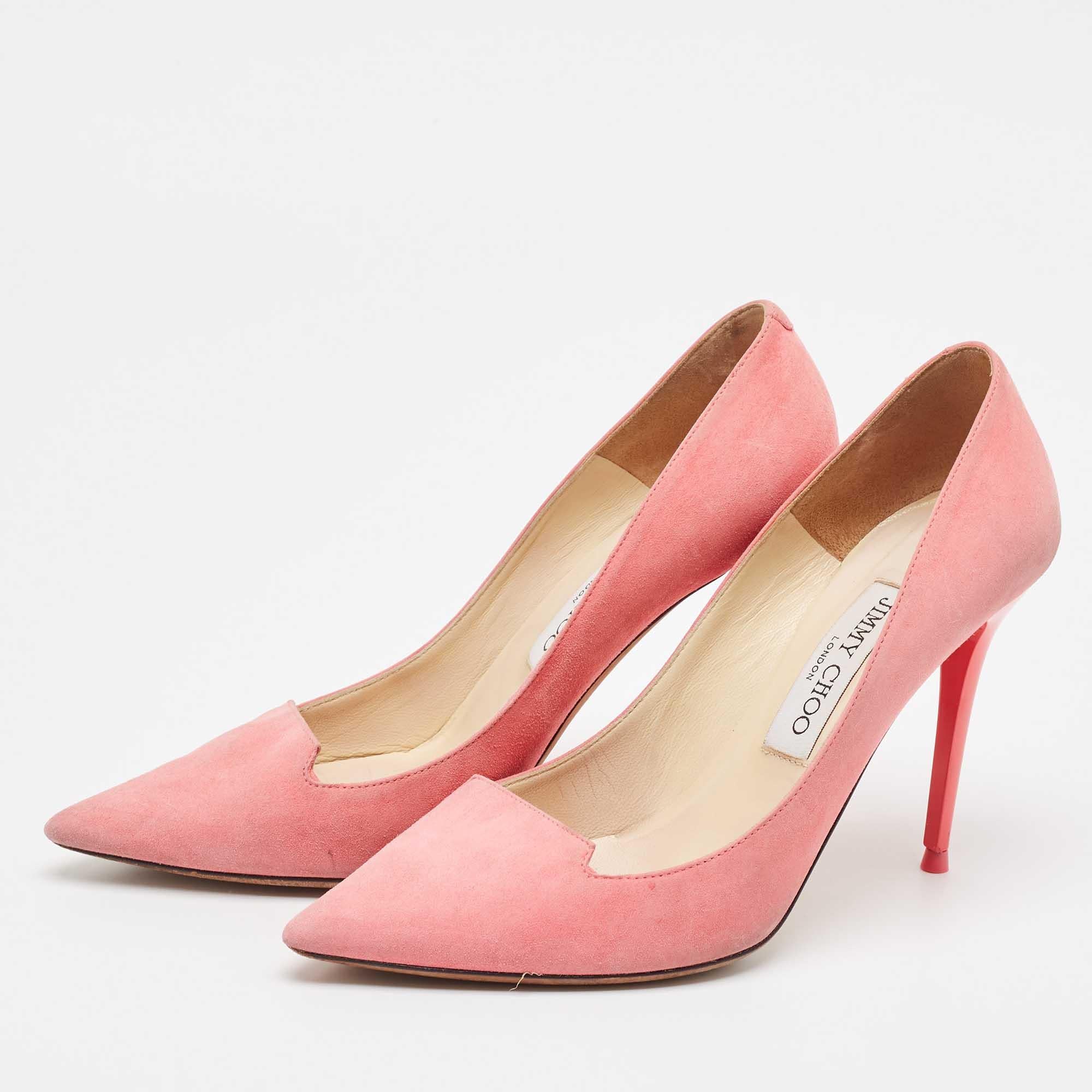Discover footwear elegance with these Jimmy Choo pink pumps. Meticulously designed these heels marry fashion and comfort ensuring you shine in every setting.