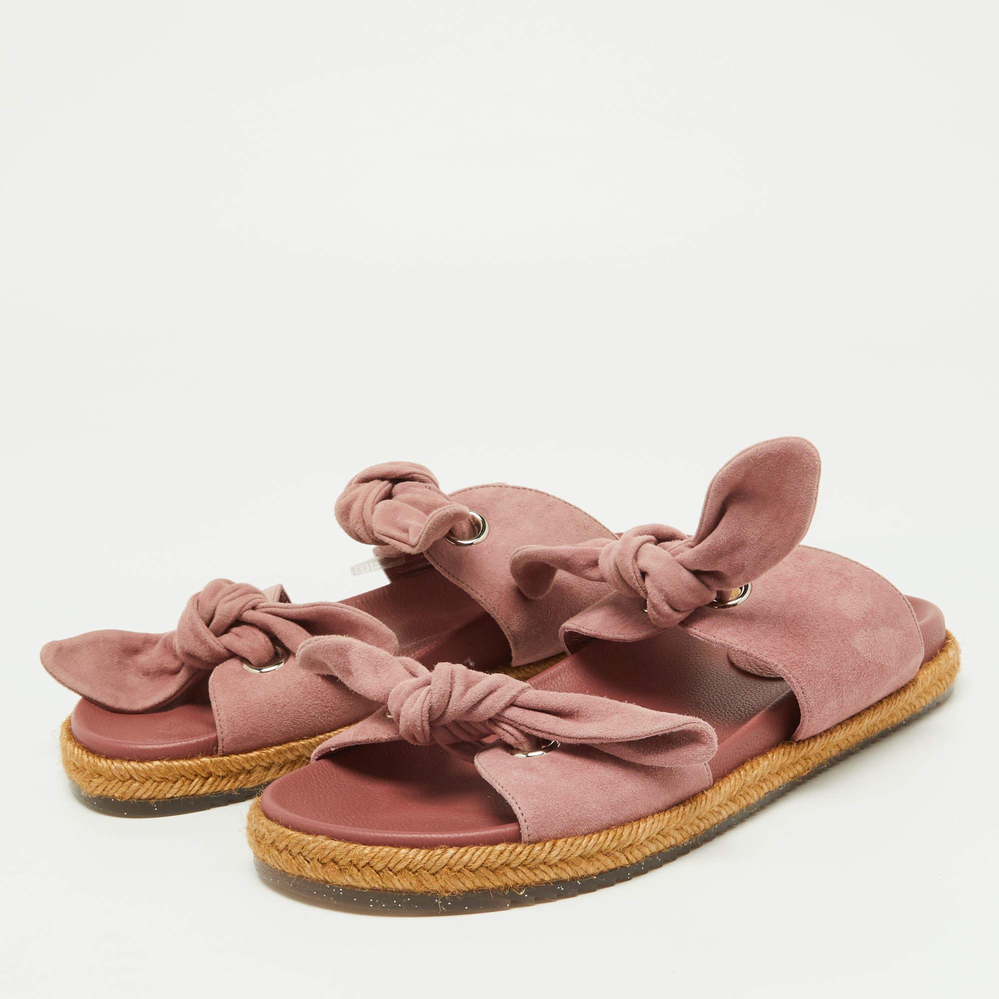 Jimmy Choo Pink Suede Bow Flat Slides Size 38 In Good Condition For Sale In Dubai, Al Qouz 2
