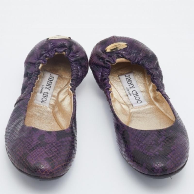 Jimmy Choo Bailarinas de piel con relieve de pitón morado/negro talla 36.5 en Bueno estado para la venta en Dubai, Al Qouz 2