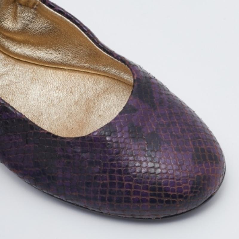 Jimmy Choo Bailarinas de piel con relieve de pitón morado/negro talla 36.5 en venta 2