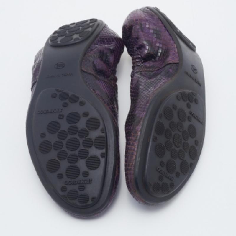 Jimmy Choo Bailarinas de piel con relieve de pitón morado/negro talla 36.5 en venta 3