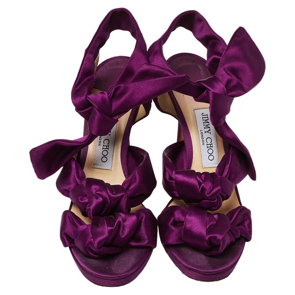 Jimmy Choo Lila Satin Kris Knot Sandalen Größe 39 im Zustand „Gut�“ in Dubai, Al Qouz 2