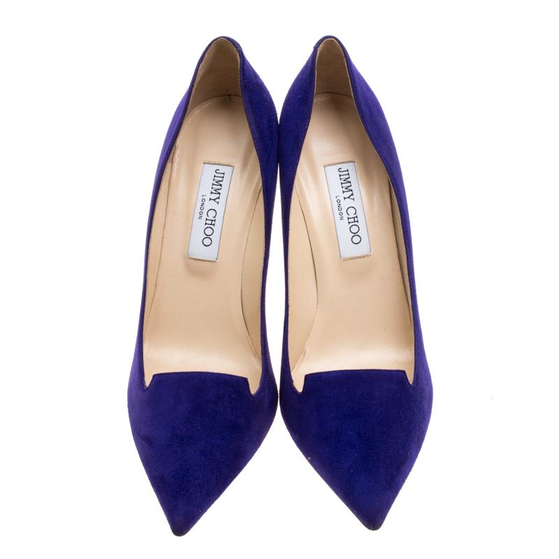 Pointed toes are evergreen, that's why this Jimmy Choo pair of pumps are valuable and buy-worthy. The purple pumps are wonderfully crafted from suede and they are shaped as pointed toes and balanced on 11 cm heels. Grab these beauties