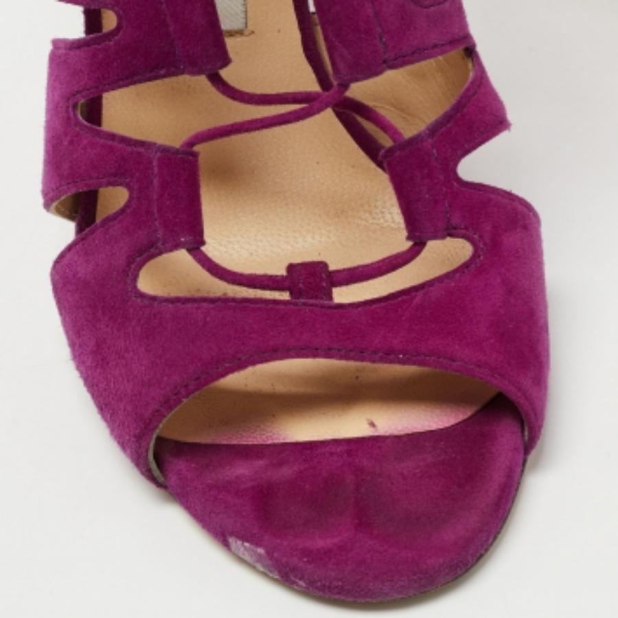 Jimmy Choo Sandalias con lazo al tobillo en ante morado Tamaño 36 en Bueno estado para la venta en Dubai, Al Qouz 2