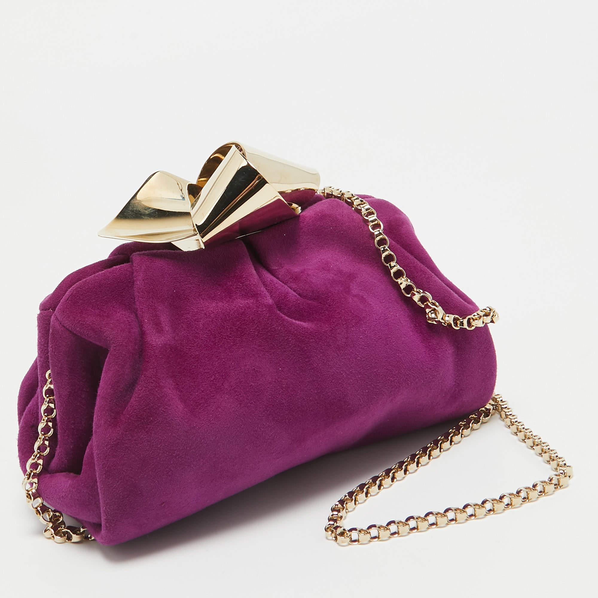 Violet Jimmy Choo pochette en daim violet avec chaîne en métal en vente