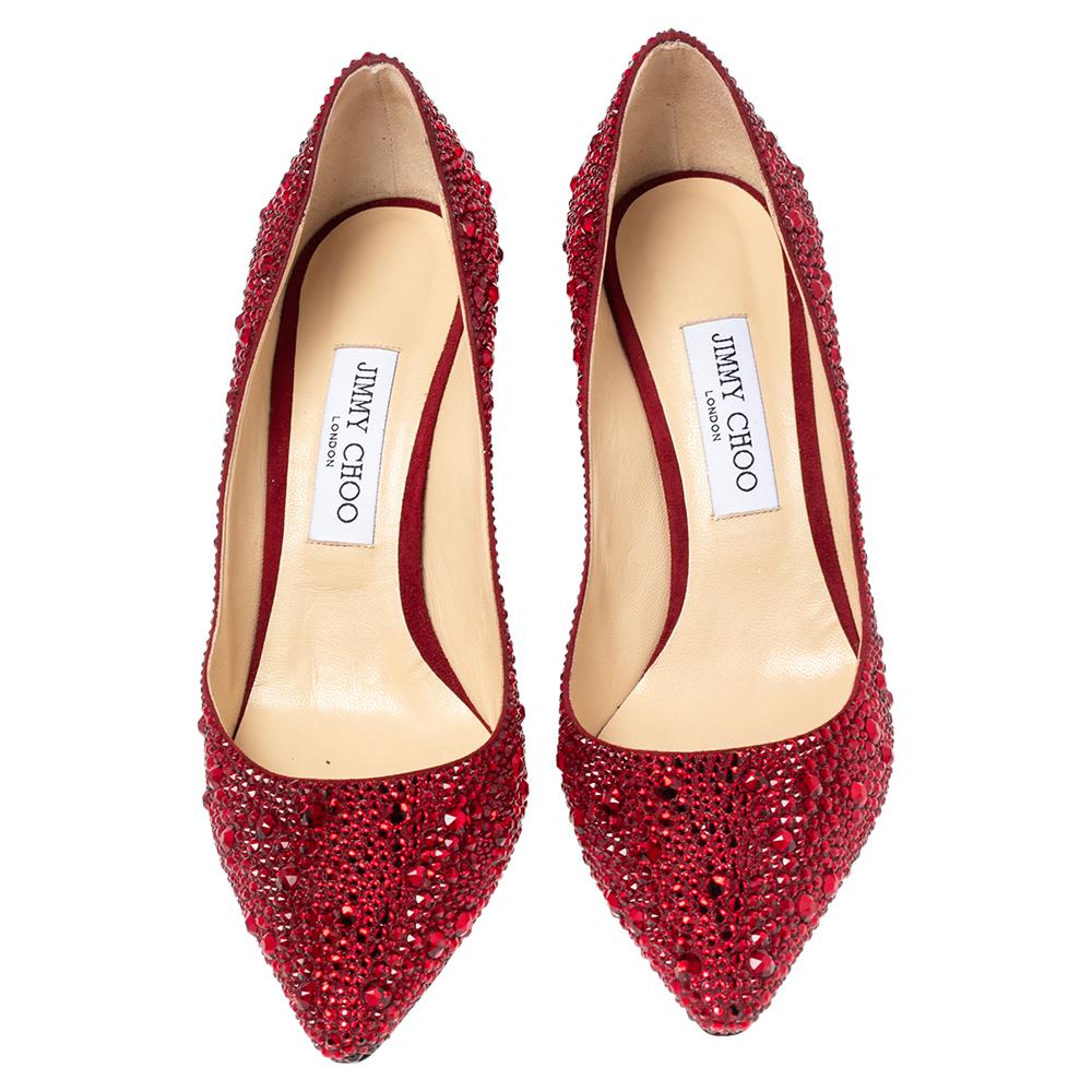 Jimmy Choo Bombas rojas Romy adornadas con cristales Talla 40 en Nuevo Estado en Dubai, Al Qouz 2