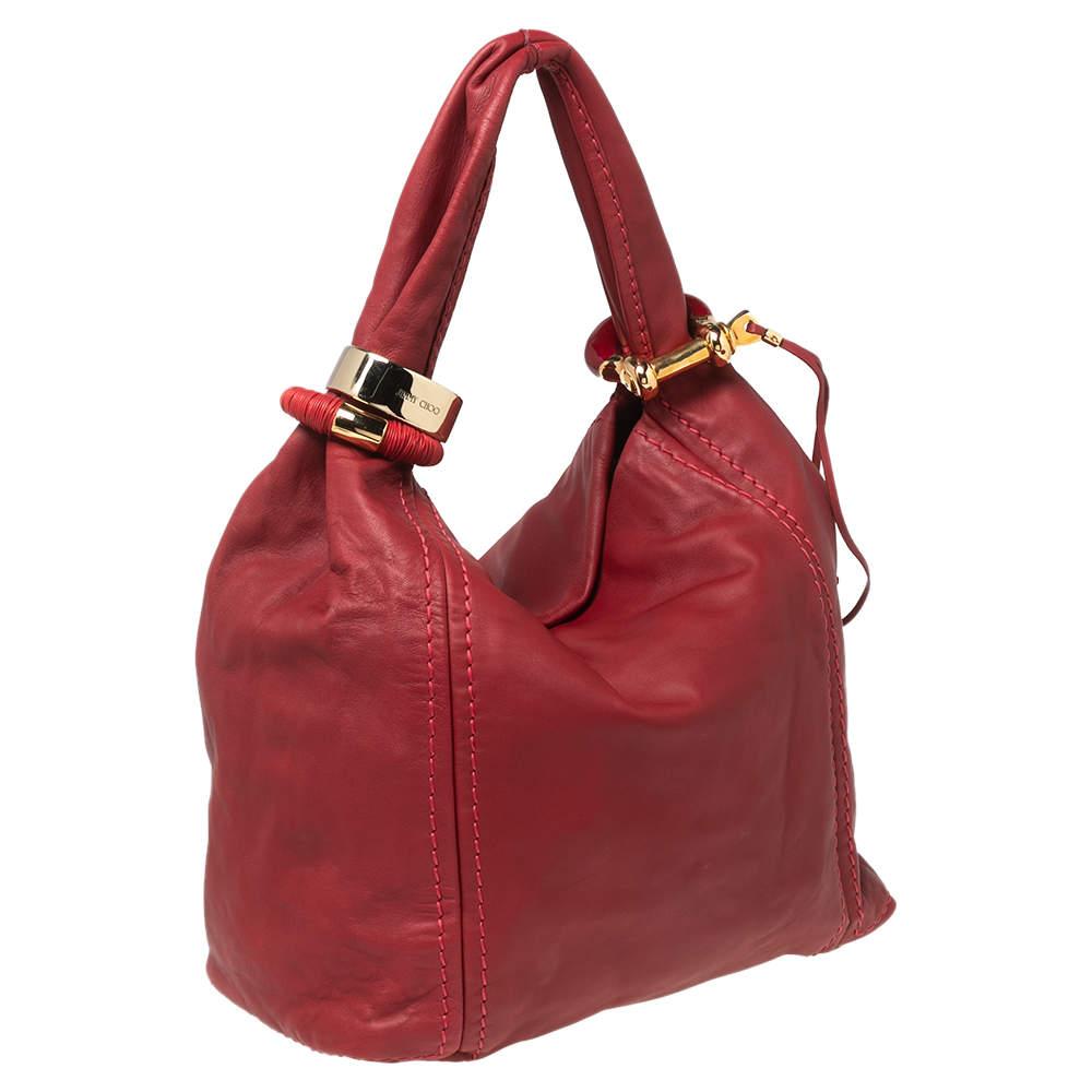 Hobos as smart and functional as this Saba hobo from Jimmy Choo are a closet essential. Fashioned in red leather, this hobo showcases a slightly-slouched silhouette with gold-tone fittings and a single handle. It unveils a spacious Alcantara-lined