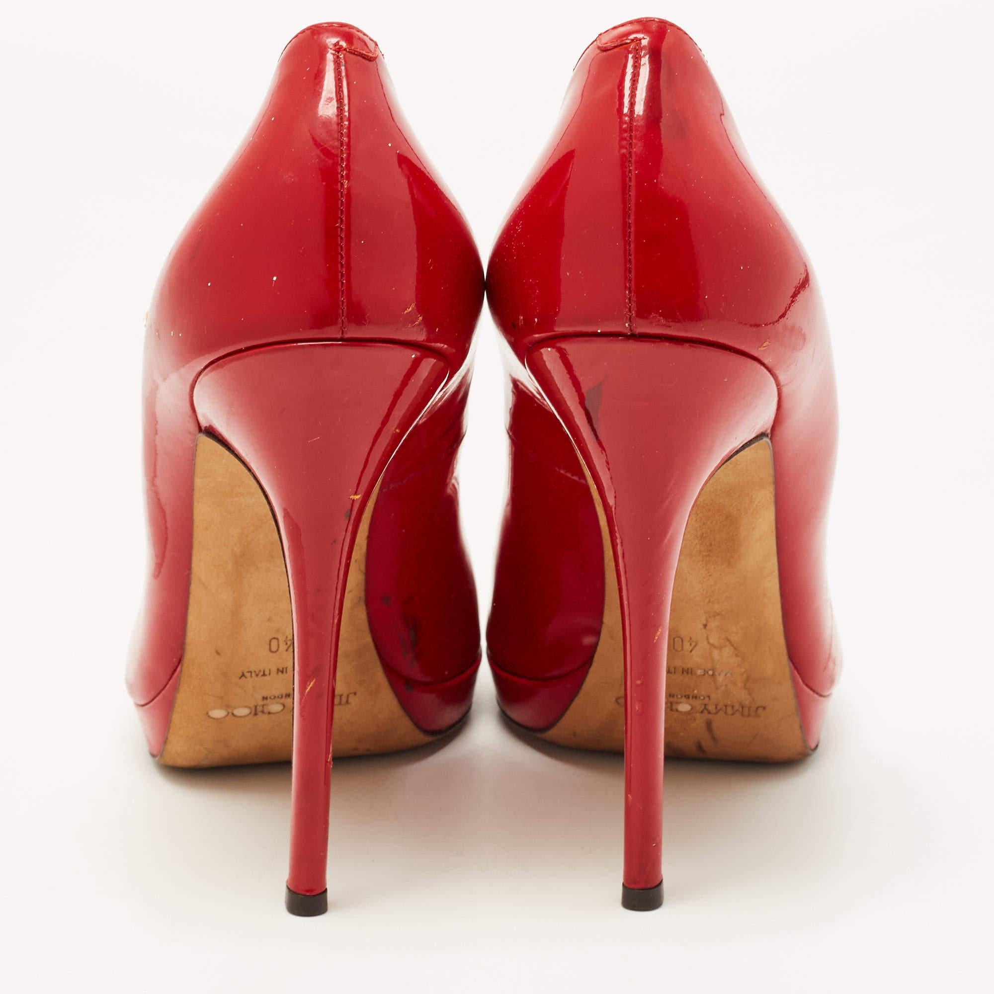 Escarpins à plateforme Jimmy Choo en cuir verni rouge, taille 40 en vente 1