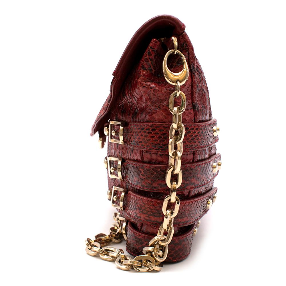 Jimmy Choo Python Red Shoulder bag

- Gold chained hardware & Gold detail buckles
- Envelope shape
- Leather panels on the side of envelope
- Gold coloured suede lining
- Zipped up fastening in gold 


Made in Italy

Fabric Composition:
100% Python