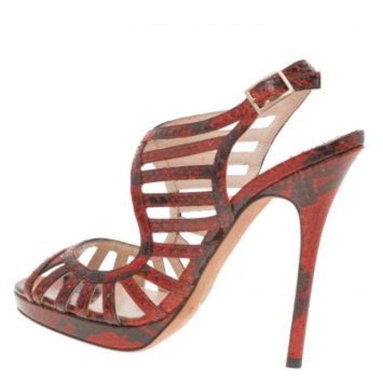 Jimmy Choo - Sandales à plateforme Keenan en python rouge, taille 37,5 Bon état - En vente à Dubai, Al Qouz 2